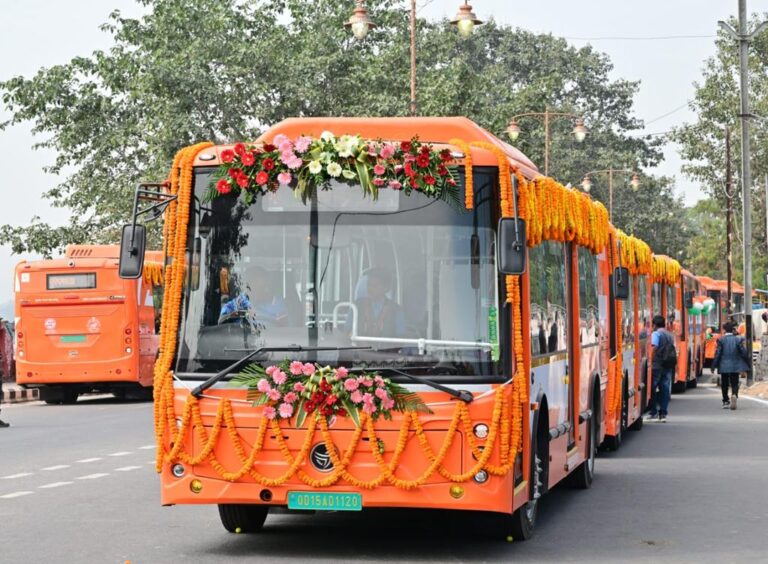 25 new E-Buses flagged off by CM in Sambalpur